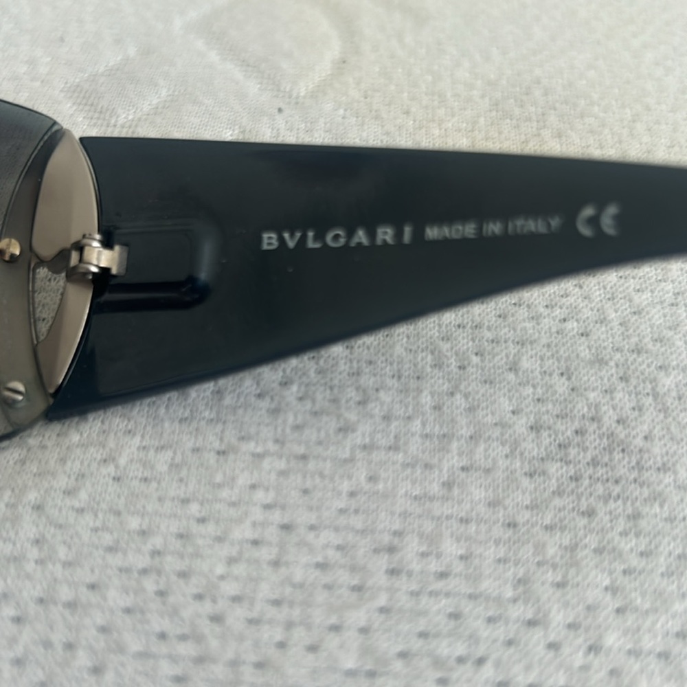 Sunglasses - Picture 4 of 5